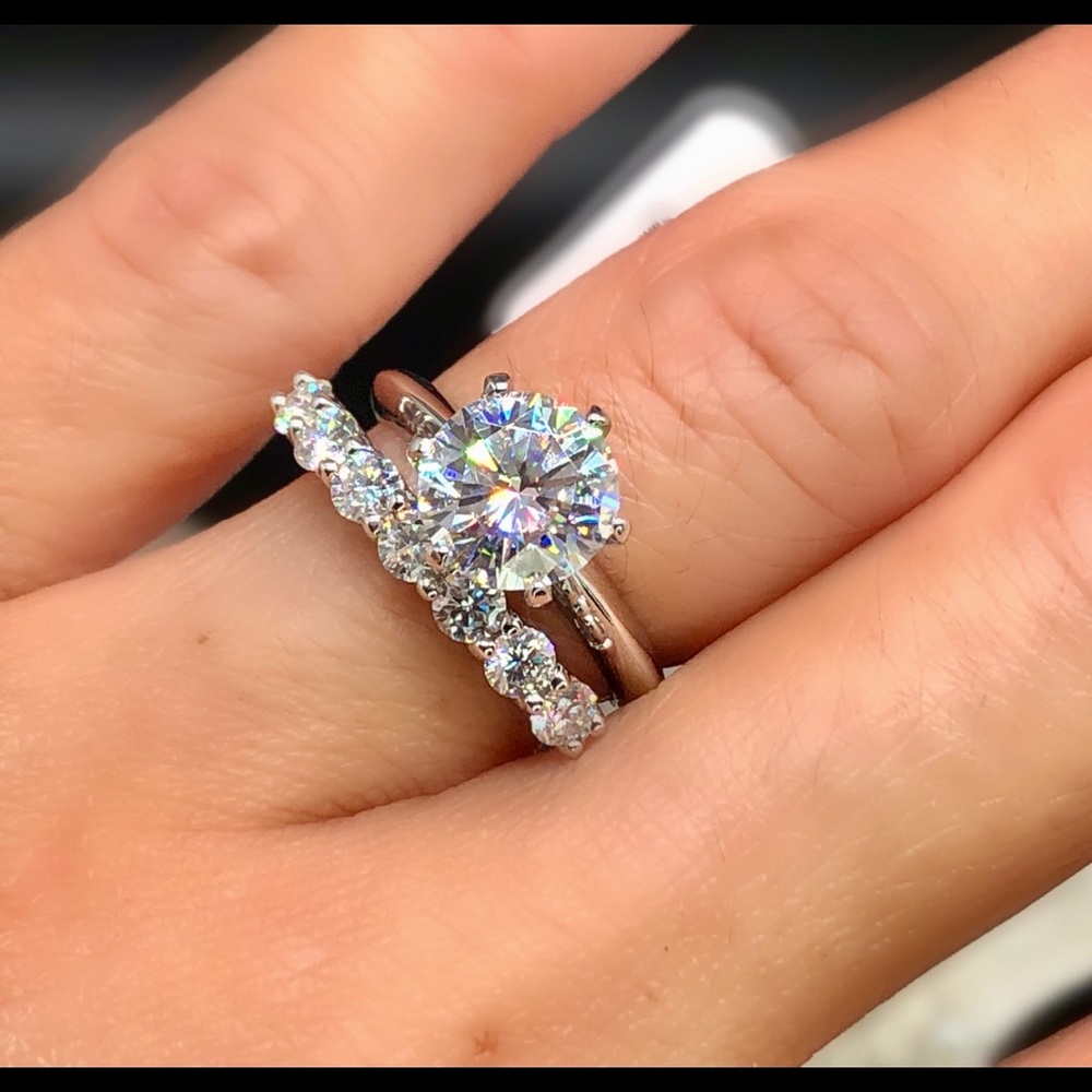 Moissanite Diamond rings set with Certific…